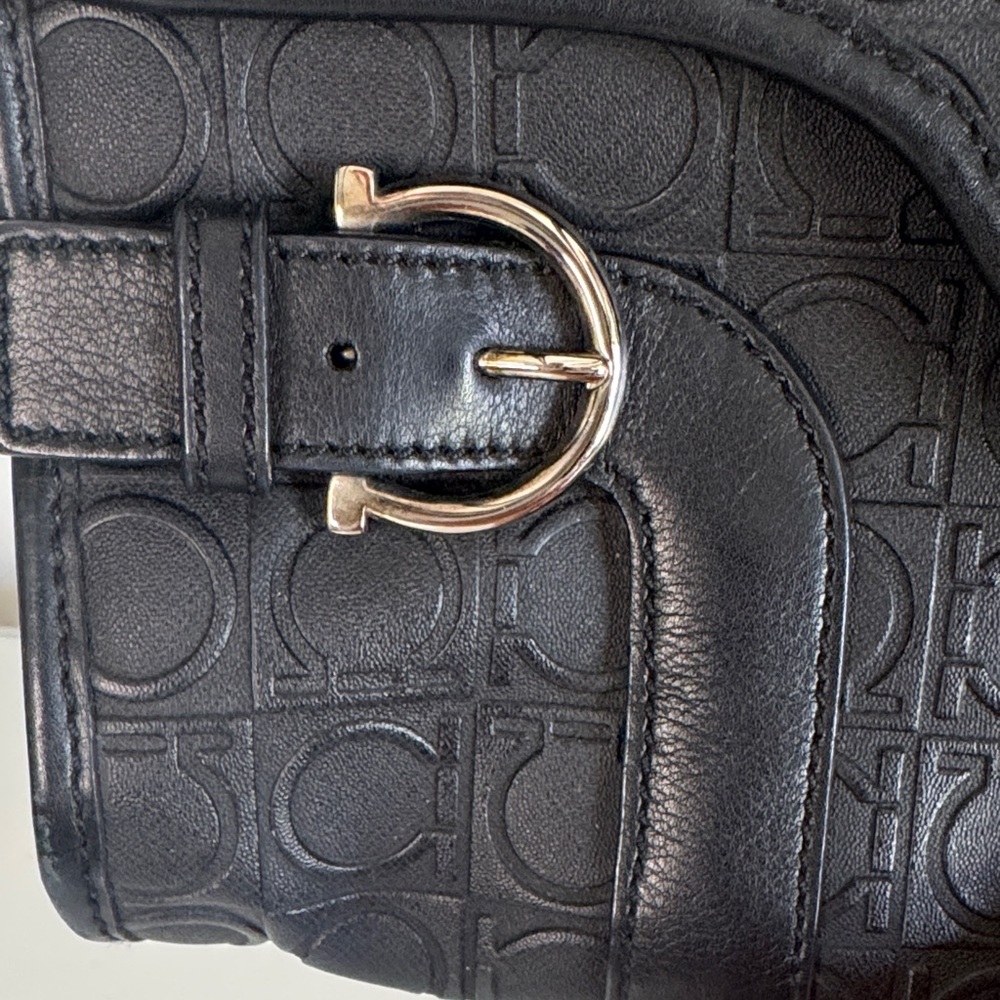 Salvatore Ferragamo Vintage Logo-Embossed Leather Shoulder Bag – Black - Picture 5 of 12